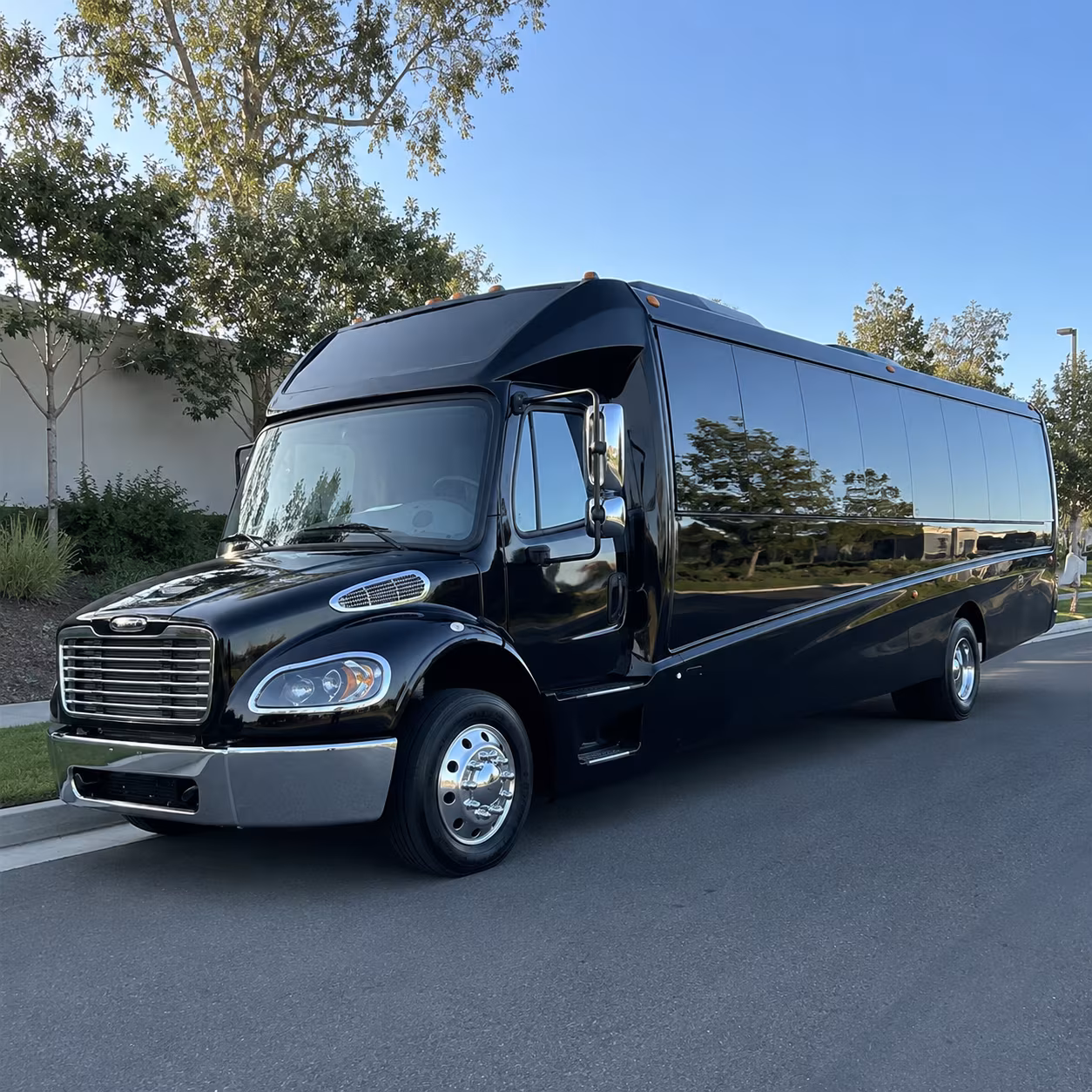 new bedford 20 passenger minibus