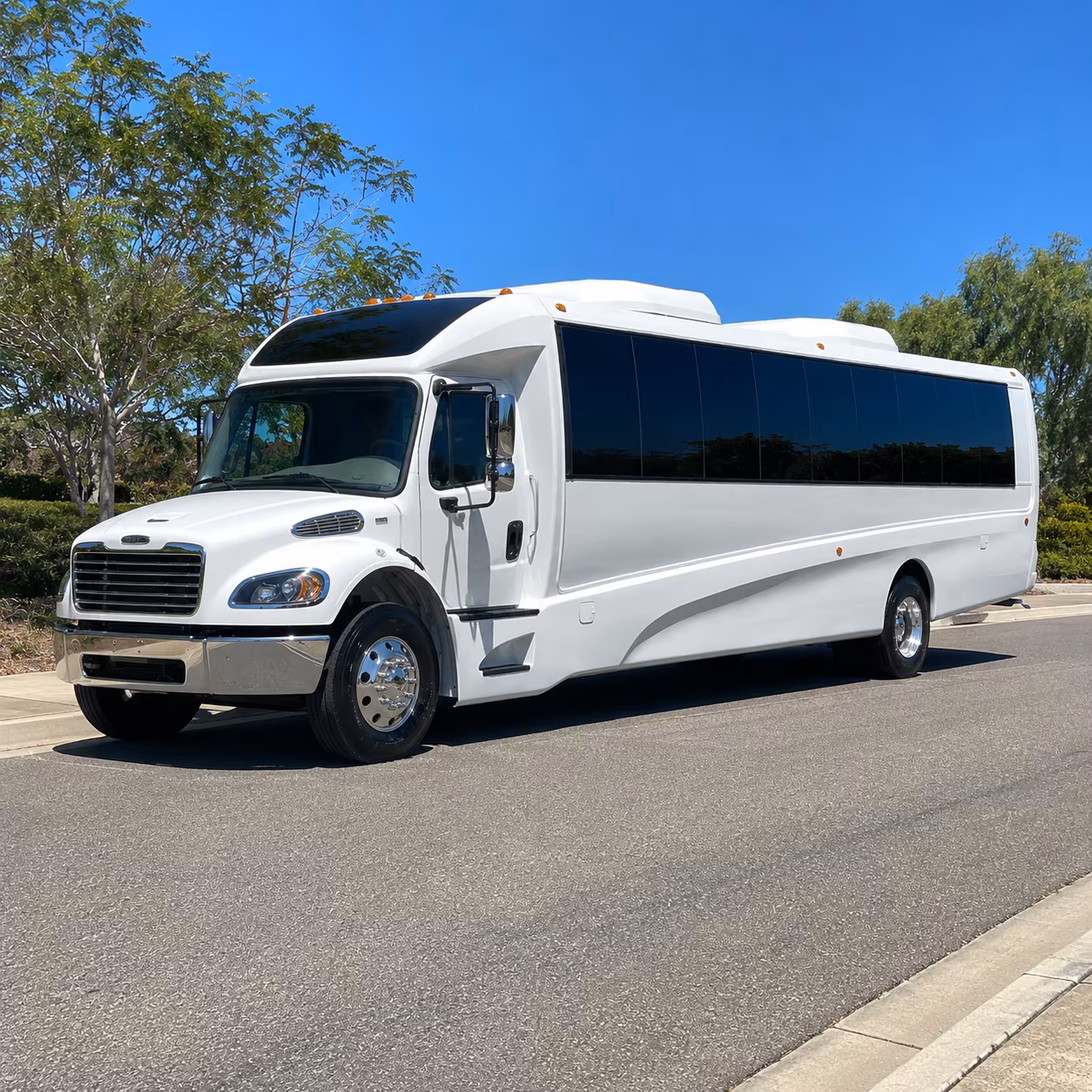 new bedford 28 passenger minibus